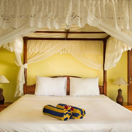 Beten Waru Bungalow And Restaurant Amed Rum bild