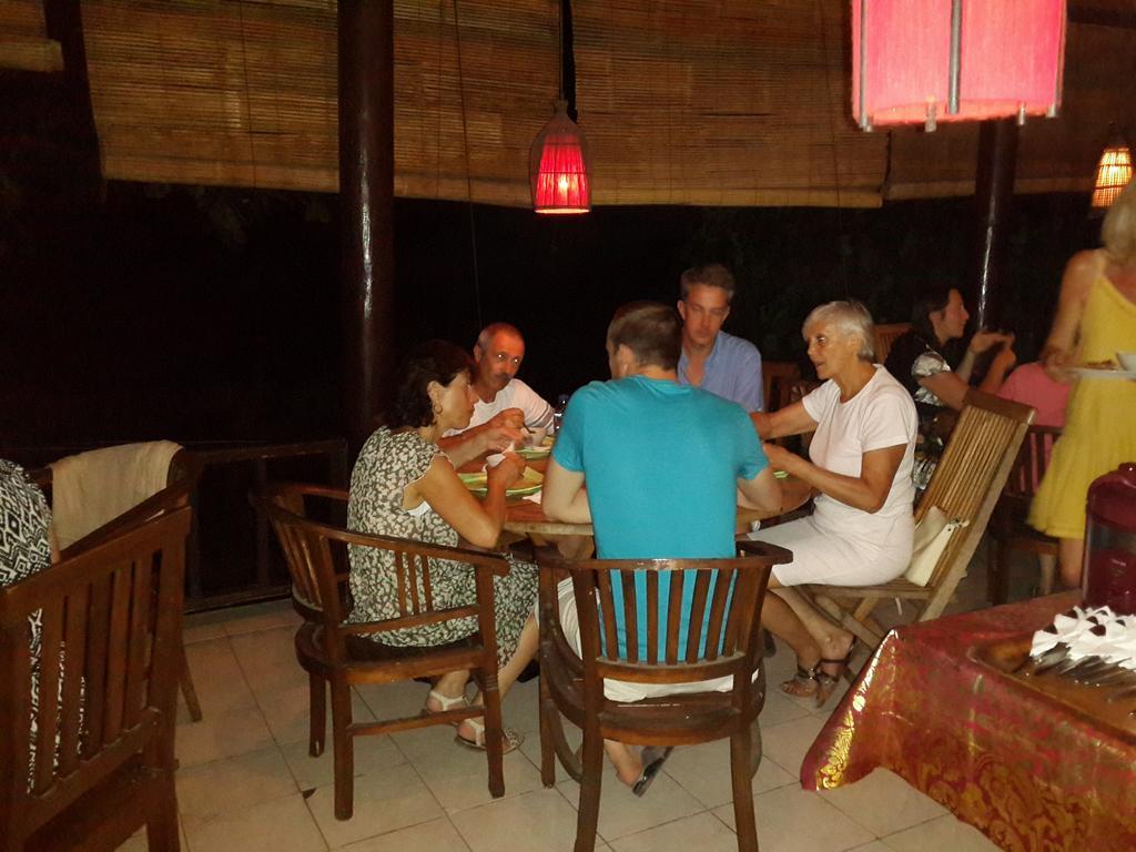 Beten Waru Bungalow And Restaurant Amed Exteriör bild